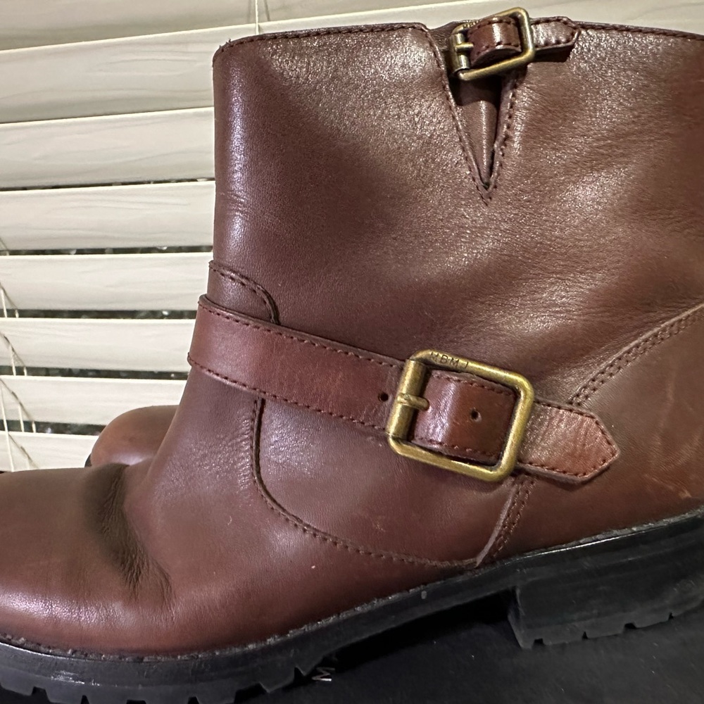 Marc jacobs brown buckle short booties lugged style sole size 9